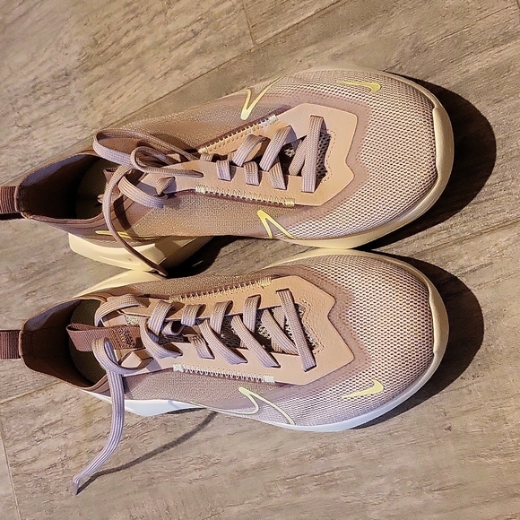 Nike Vista - NEW - Picture 1 of 5